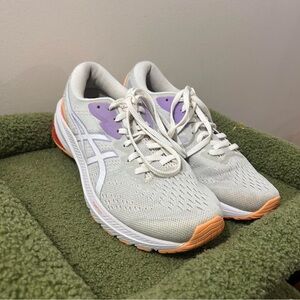 Running shoes